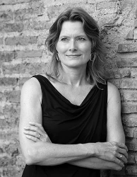 JENNIFER EGANKategorisi İçin Resim