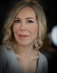 LAURIE FARIA STOLARZKategorisi İçin Resim